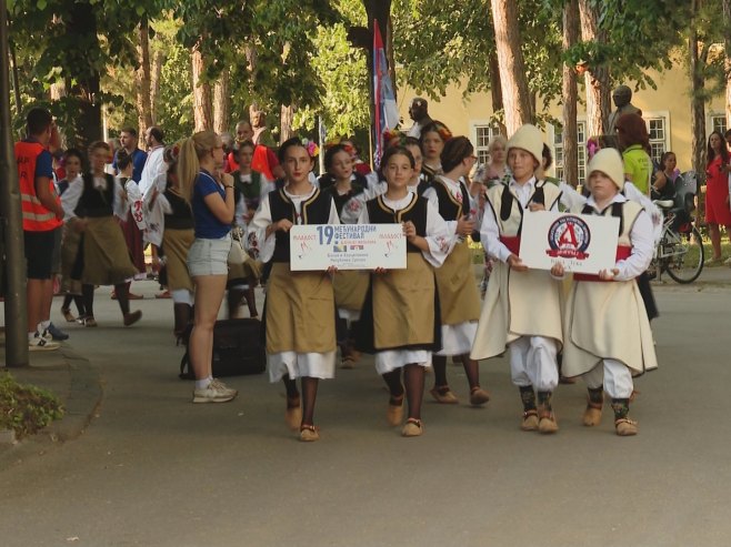 Defileom kroz Banjaluku počeo 19. Međunarodni festival dječijeg folklora