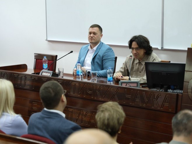 RTRS, 20.55 - Intervju Kurtis Јarvin