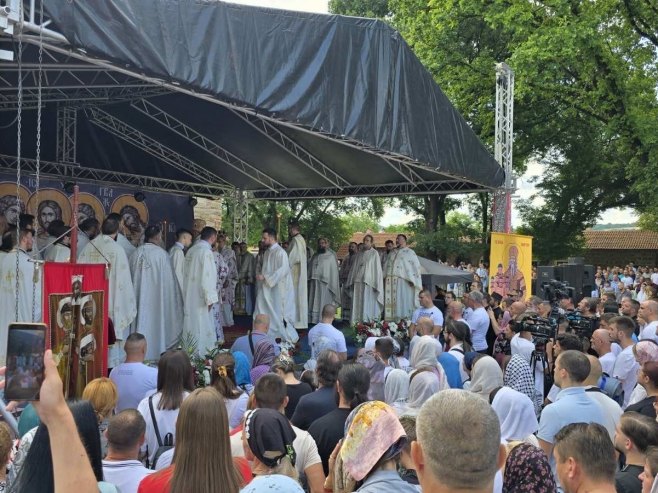 U manastiru Gračanica liturgija povodom Vidovdana