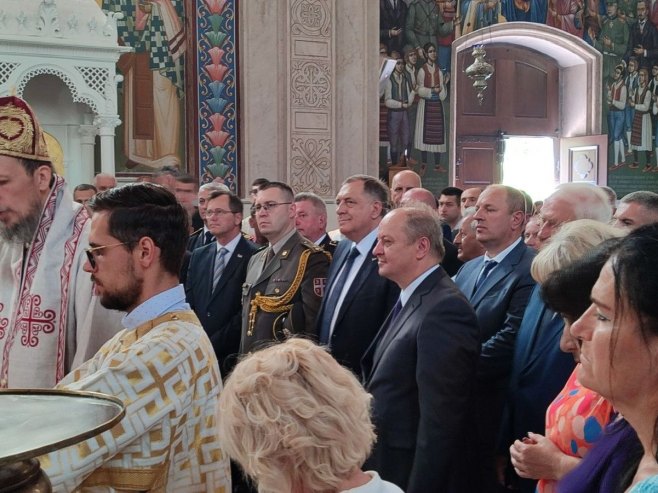 Predsjednik Srpske na proslavi krsne slave VRS u Trebinju; U Sabornom hramu Preobraženja Gospodnjeg služen parastos (FOTO)