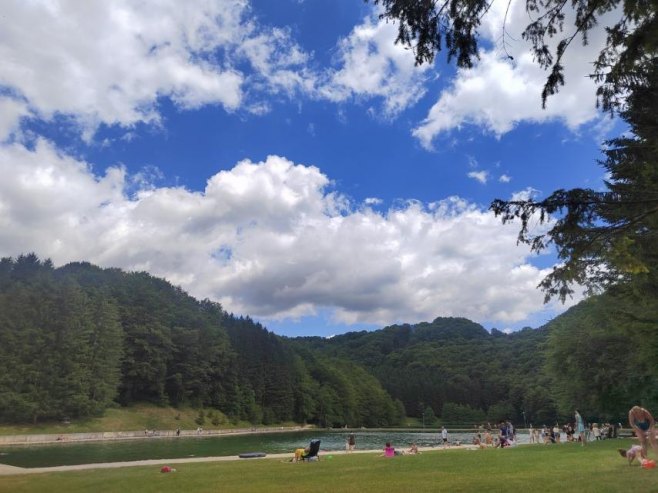 U petak pretežno sunčano, temperatura do 40 stepeni