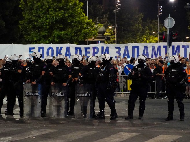 Policija na protestima u Beofgradu (Foto: TANJUG/ VLADIMIR ŠPORČIĆ//bs) Policija na protestima u Beofgradu (Foto: TANJUG/ VLADIMIR ŠPORČIĆ//bs) -