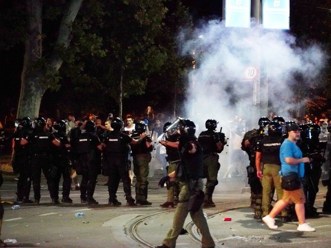 Policija potisnula i posljednje učesnike protesta na Slaviji