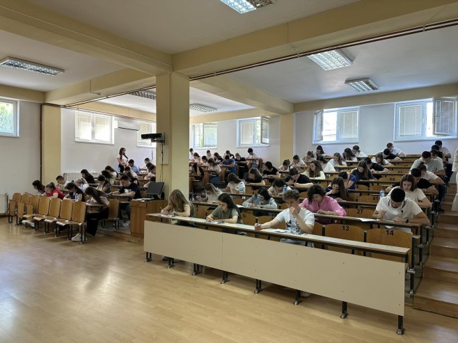 Počelo polaganje prijemnih ispita na dva javna univerziteta