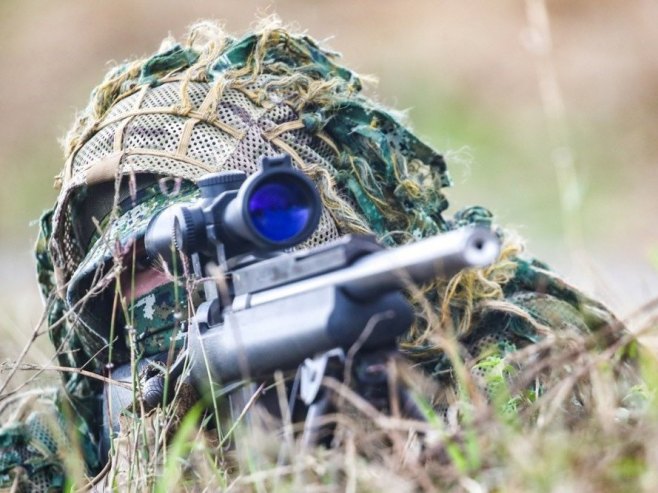 Podmetnuo požar, pa iz zasjede snajperom pucao na vatrogasce (VIDEO)
