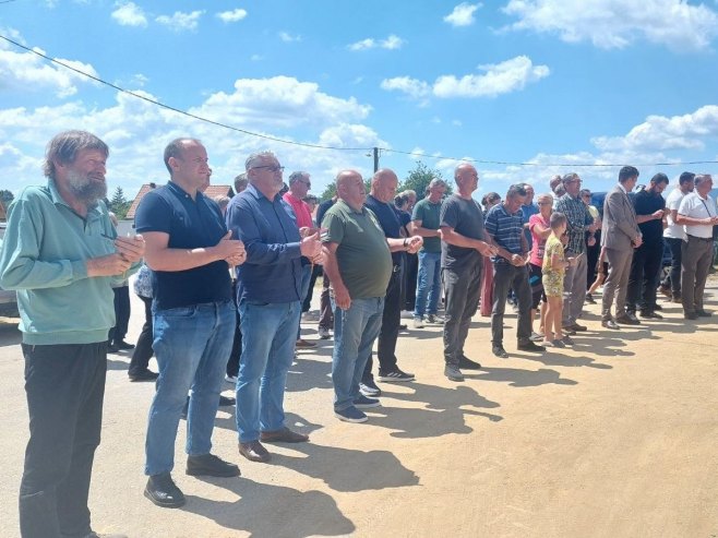 U Brežanima kod Srebrenice obilježene 33 godine od zločina nad Srbima (FOTO) U Brežanima kod Srebrenice obilježene 33 godine od zločina nad Srbima (FOTO)