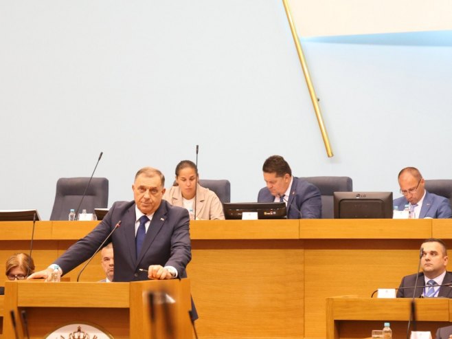 Dodik direktno demantovao Crnatka o slijetanju aviona Srpske na britanski aerodrom