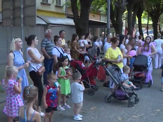 Kostajnica: Pod motom "Ljepša Srpska, brojnija Srpska" održana konferencija beba (VIDEO)
