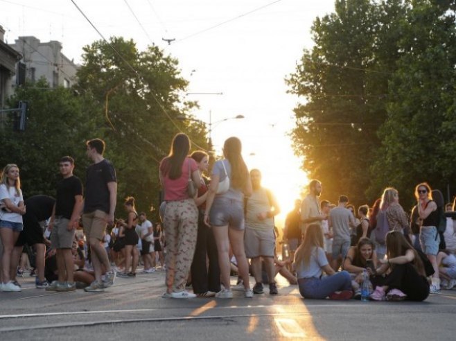 Nastavljena blokada pojedinih raskrsnica u gradovima Srbije (foto: TANJUG/ MILOŠ MILIVOJEVIĆ) Nastavljena blokada pojedinih raskrsnica u gradovima Srbije (foto: TANJUG/ MILOŠ MILIVOJEVIĆ) -