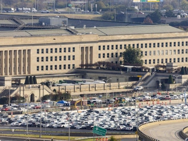 Pentagon obustavlja isporuku oružja Ukrajini zbog zabrinutosti oko američkih zaliha