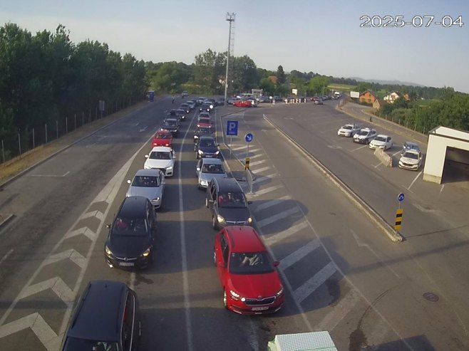 Duge kolone u Velikoj Kladuši, Gradini, Brodu i Svilaju
