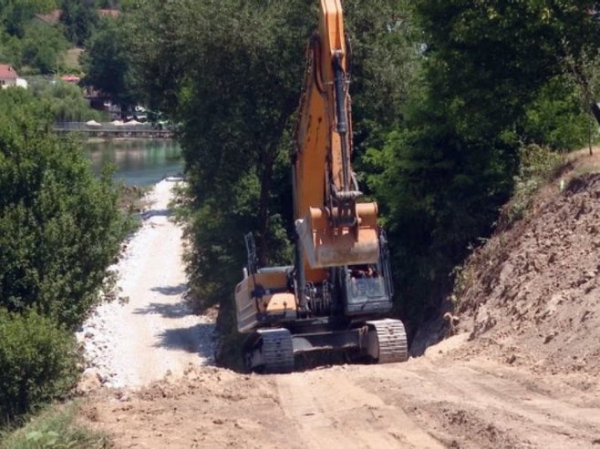 Nakon betonizacije grada sve manje zelenila je i uz obalu Vrbasa (VIDEO)