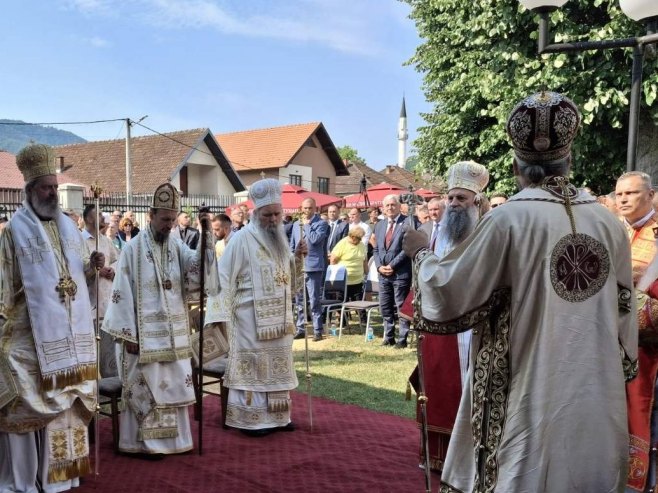 Patrijarh Porfirije služi liturgiju i pomen stradalim Srbima; Prisustvuje i predsjednik Srpske (FOTO/VIDEO)