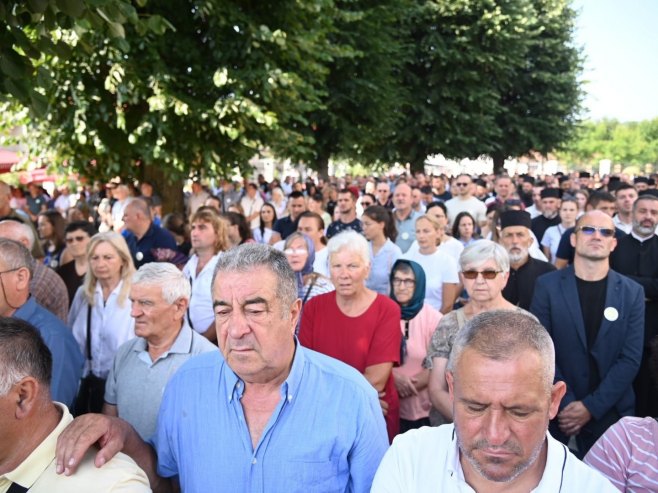 Okupljeni u Bratuncu poručili - o stradanju našeg naroda mora se govoriti jasno i glasno, kako se ne bi ponovilo, ali ni zaboravilo (VIDEO)