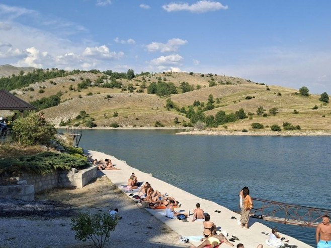 Јezero Vrba kod Gacka - biser ovog kraja (FOTO/VIDEO)