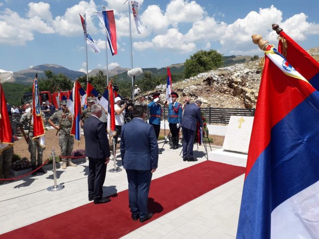 Na spomen-obilježju u Krekovima služen pomen i položeni vijenci u znak sjećanja na stradale ustanike (FOTO/VIDEO)