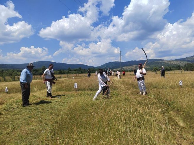 Kosidba na Grmeču – Tradicija prerasla u praznik (VIDEO)