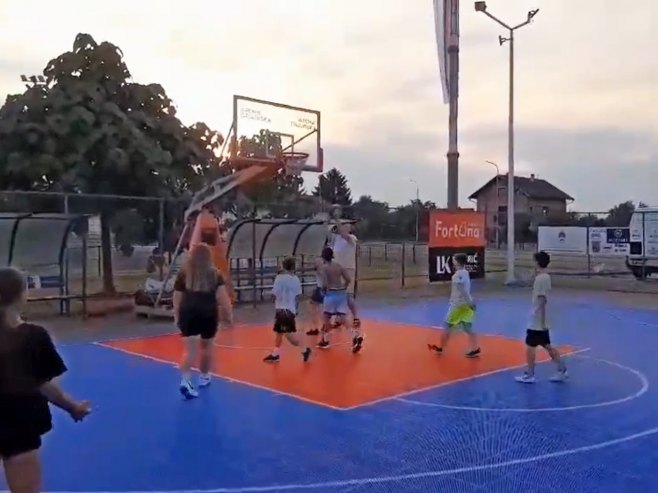 Predsjednik Srpske na basketu sa najmlađima (VIDEO)