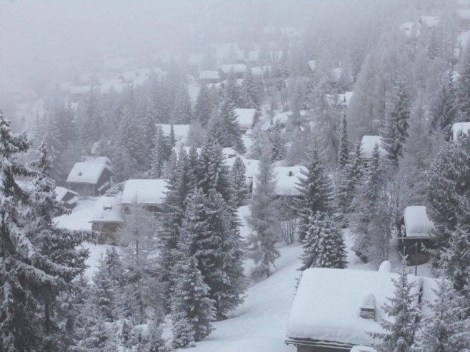 Alpe, arhiva (Foto: EPA/MAXIME SCHMID) Alpe, arhiva (Foto: EPA/MAXIME SCHMID) -