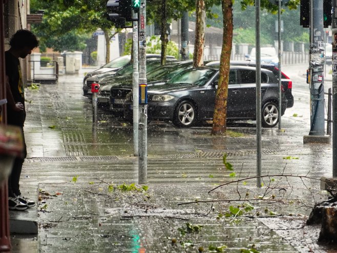 U snažnoj oluji u Splitu povrijeđeno 26 osoba