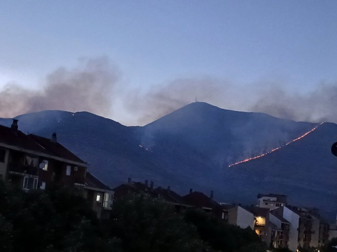 Požar kod Trebinja proširio se obroncima Leotara u nekoliko pravaca (VIDEO)