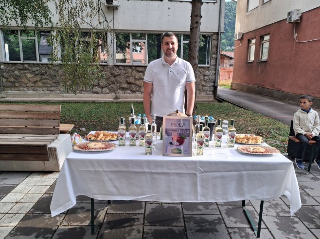 U Kotor Varošu održan prvi festival rakije, okupio 50 izlagača