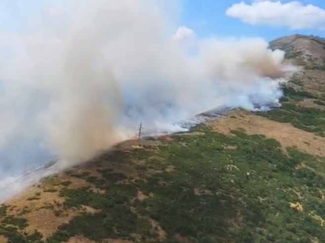 Veliki požar kod Podgorice, brojne ekipe na terenu brane kuće (VIDEO)