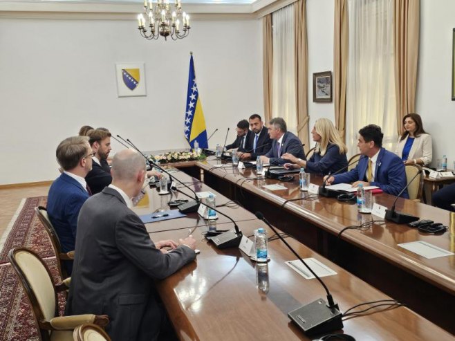 Hanrahan sa članovima Predsjedništva BiH Hanrahan sa članovima Predsjedništva BiH - Foto: SRNA