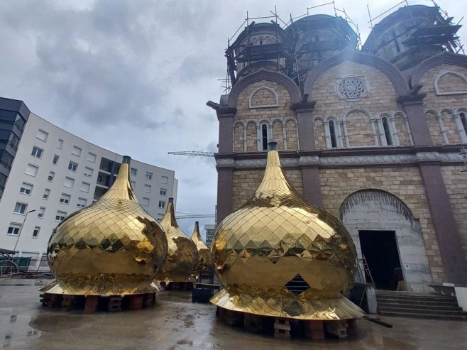 "Pozlata" šest kupola na srpsko-ruskom Hramu do kraja jula; Prva liturgija na Malu Gospojinu (FOTO)