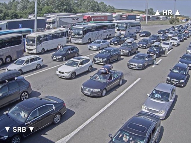 HAK: Kilometarske kolone vozila