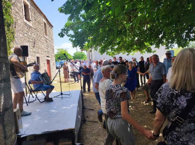 Obilježen Petrovdan u Braštikovcima kod Skradina