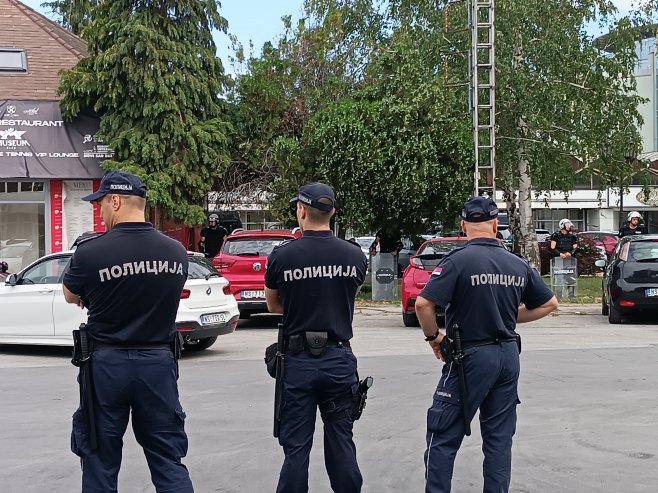 Studenti koji blokiraju pokušavaju da spriječe održavanje ispitnog roka na Pravnom fakultetu