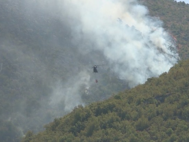 Požari kod Trebinja i dalje aktivni; Vjetar i nepristupačan teren najveći problemi