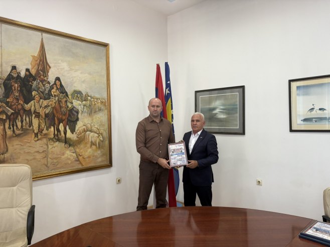 Brod: Zahvalnice za učešće u projektu "Spojimo djecu KiM i Srpske" (VIDEO)