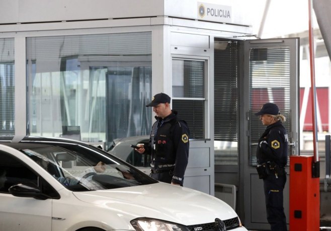 Državljanin BiH kažnjen jer je pokušao da unese 200 litara rakije u Hrvatsku