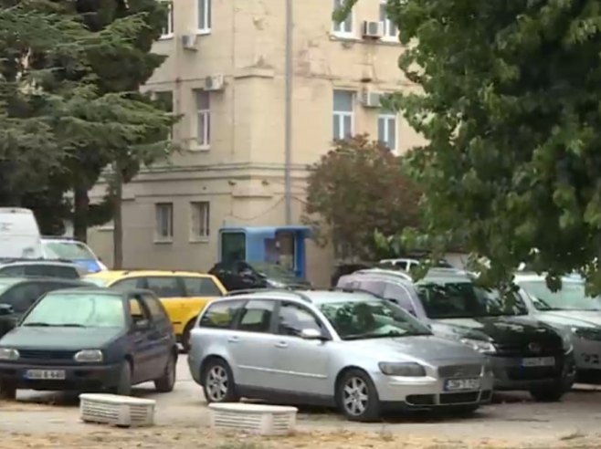 Nedostatak parking mjesta i velike gužve u Trebinju (VIDEO)
