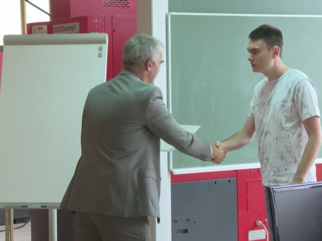 Na Mašinskom fakultetu dodijeljeni certifikati za CNC programere - Foto: RTRS