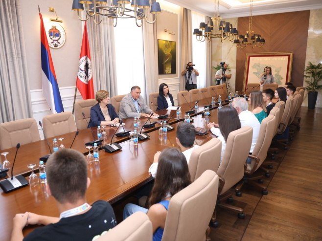 Prijem kod predsjednika Srpske za učenike OŠ "Sveti Sava" (FOTO)