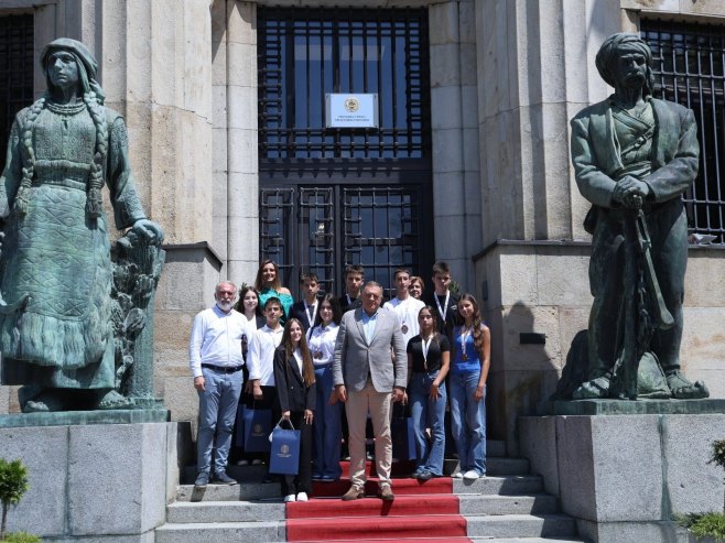 Prijem kod predsjednika Srpske za učenike OŠ "Sveti Sava" (FOTO)