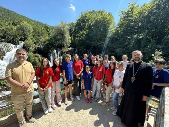 Učesnici Svetosavskog kampa posjetili Memorijalni kompleks "Garavice" (FOTO)