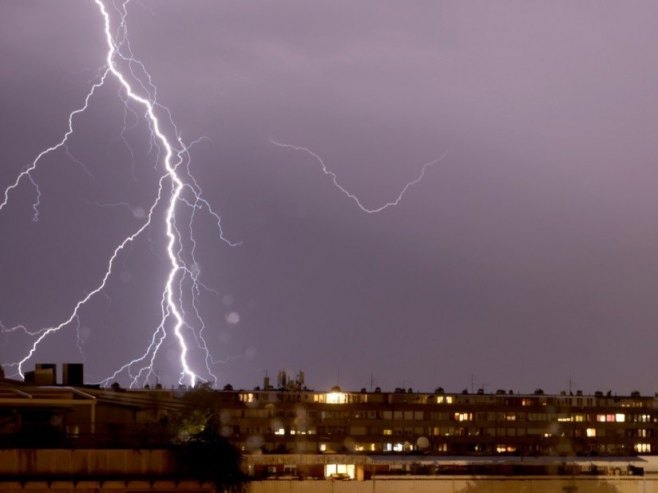 Meteorolozi najavili moguće superćelijske oluje u Sloveniji