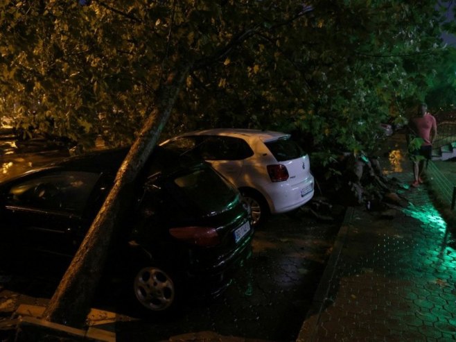 Јača oluja kreće se za zapada, vjetar napravio štetu u Ljubljani (FOTO/VIDEO)