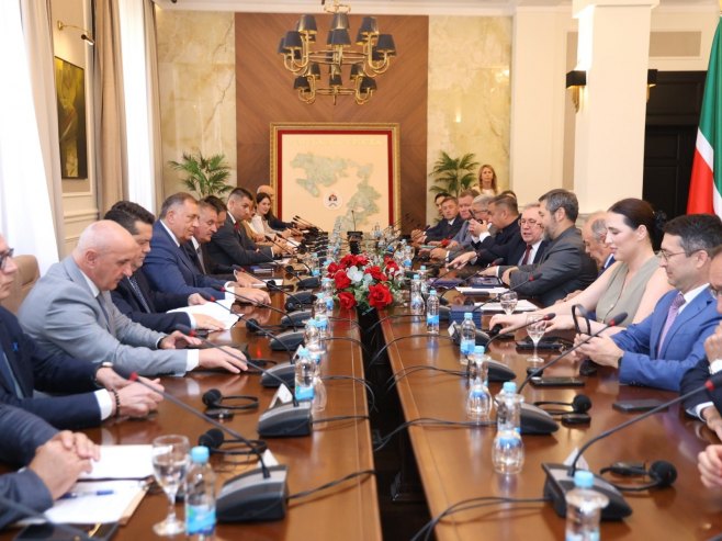 Radni sastanak delegacija Srpske i Tatarstana u Palati Republike; Konferencija za novinare nakon sastanka na RTRS