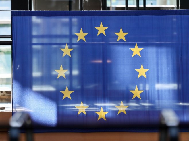 EU zastava (Foto: EPA/RONALD WITTEK) - 