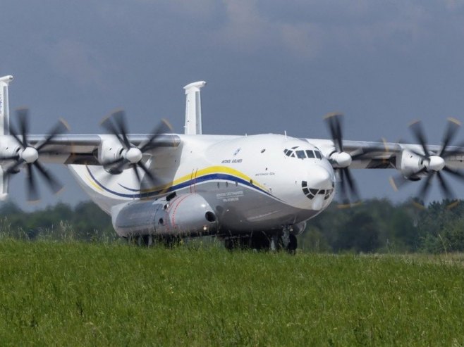 Avion (Foto: EPA/SERGEY DOLZHENKO, ilustracija) - 