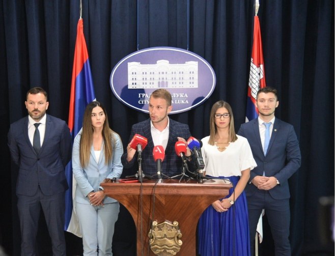 Ko je povezan sa advokatima Vijadukta - PDP optužuje SNSD, SNSD njih (VIDEO)
