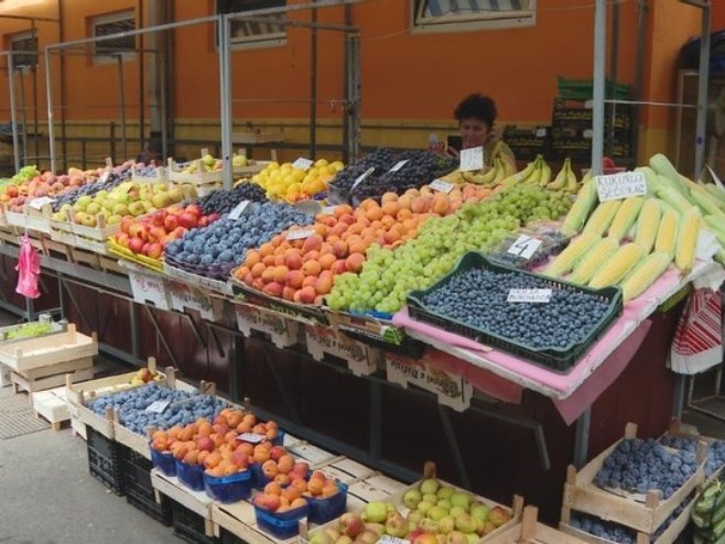 Voće i povrće postalo luksuz za mnoge građane