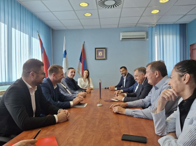Dodik u Ugljeviku, počeo sastanak sa načelnikom Gajićem