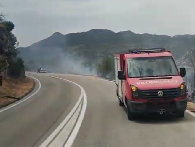 Zapalio se automobil u tunelu Ivan, obustavljen saobraćaj (VIDEO)