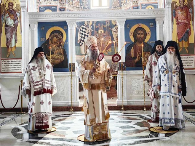 Patrijarh Porfirije služio liturgiju u Svetoarhangelskom manastiru u Kovilju